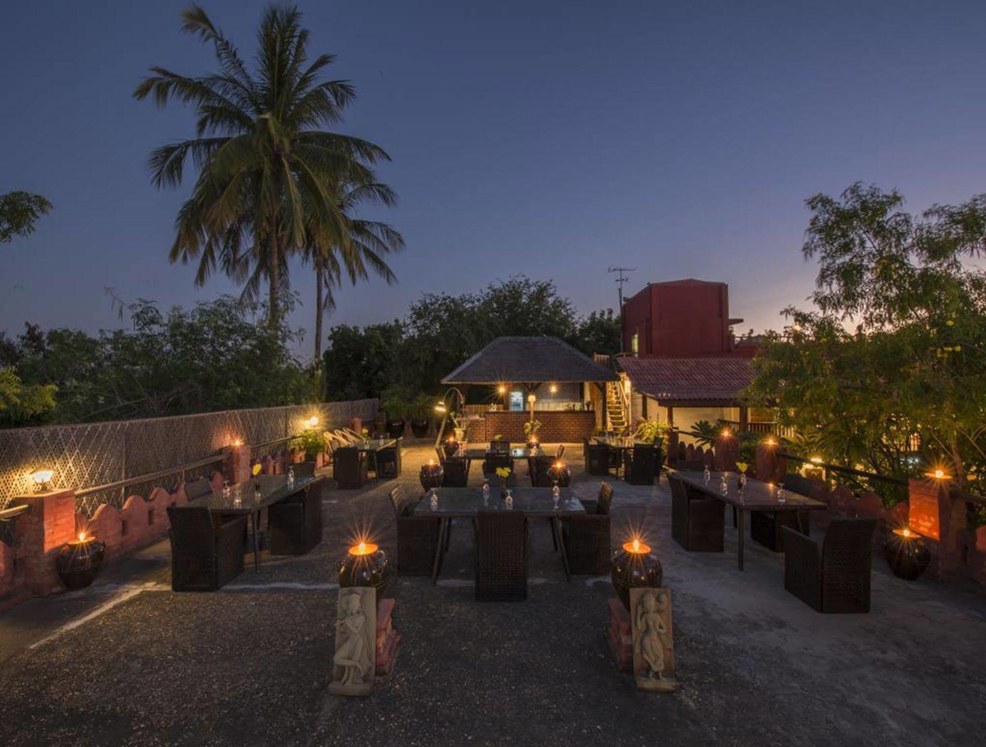 Thurizza Hotel Bagan Buitenkant foto