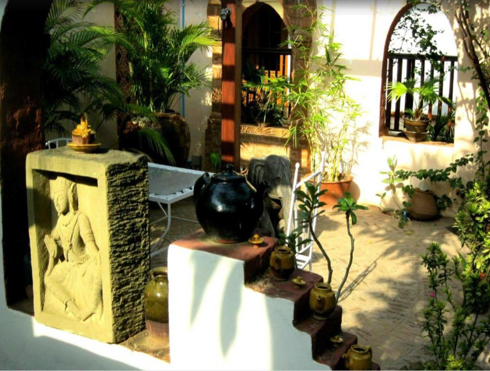 Thurizza Hotel Bagan Buitenkant foto